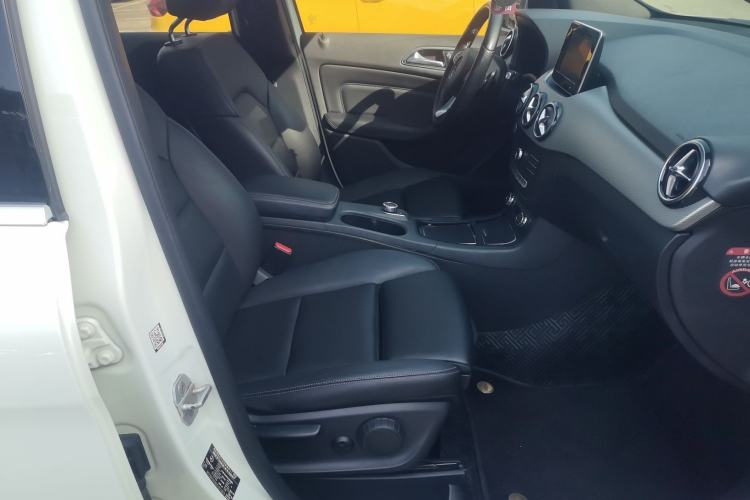 Used Mercedes-Benz B-Class 2015 B 200 Fashion Model Right Front Seat