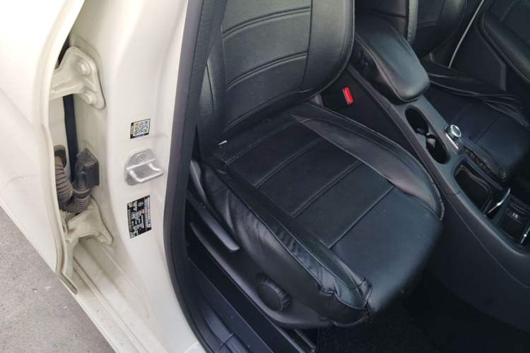 Used Mercedes-Benz B-Class 2015 B 200 Sport Edition Right Front Seat