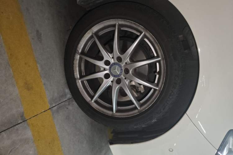 Used Mercedes-Benz B-Class 2015 B 200 Sport Edition Right Front Wheel Hub