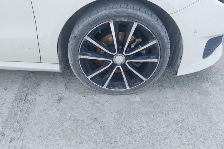 Used Mercedes-Benz B-Class 2015 B 200 Luxury Model Right Front Wheel Hub