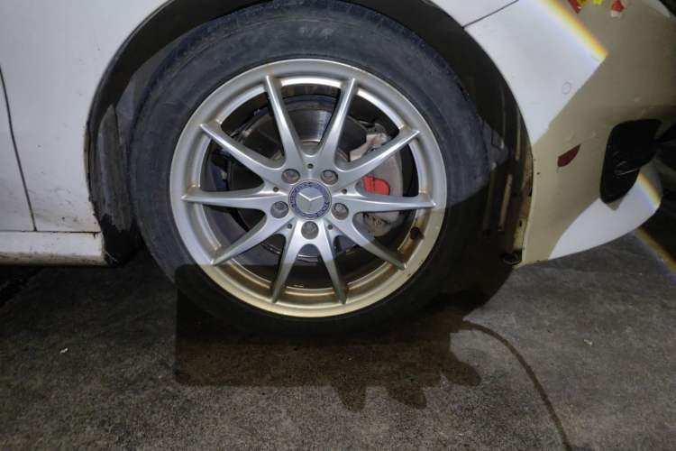 Used Mercedes-Benz B-Class 2015 B 200 Sport Edition Right Front Wheel Hub
