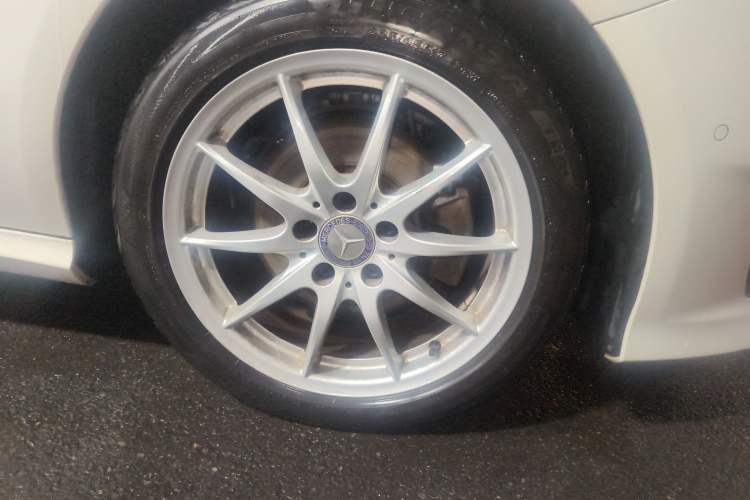 Used Mercedes-Benz B-Class 2015 B 200 Sport Edition Right Front Wheel Hub