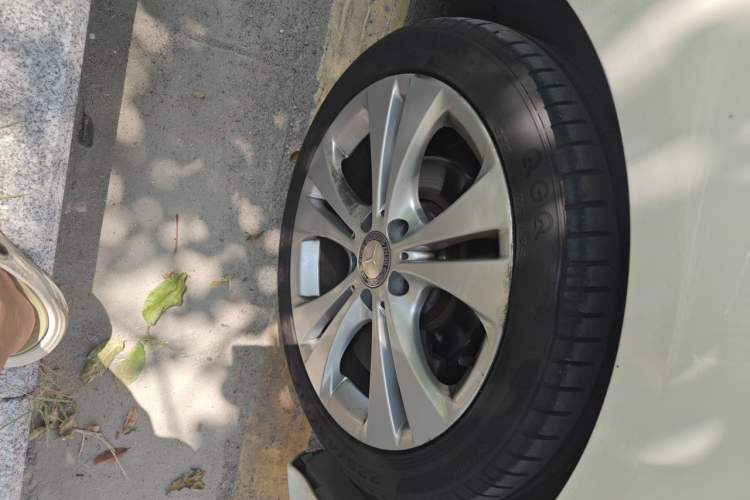 Used Mercedes-Benz B-Class 2015 B 200 Sport Edition Right Front Wheel Hub