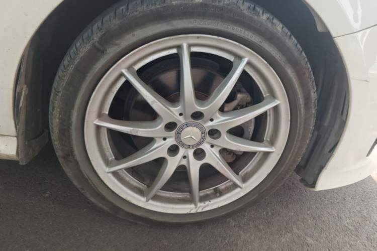 Used Mercedes-Benz B-Class 2015 B 200 Sport Edition Right Front Wheel Hub