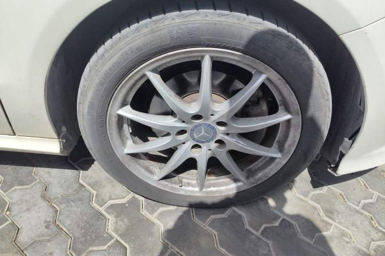 Used Mercedes-Benz B-Class 2015 B 200 Sport Edition Right Front Wheel Hub