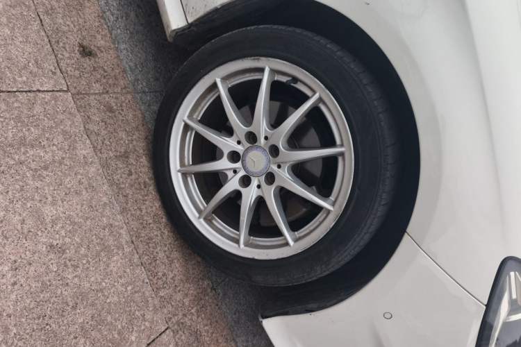 Used Mercedes-Benz B-Class 2015 B 200 Sport Edition Right Front Wheel Hub