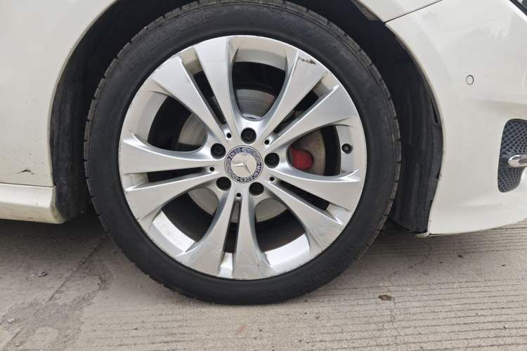 Used Mercedes-Benz B-Class 2015 B 200 Fashion Model Right Front Wheel Hub