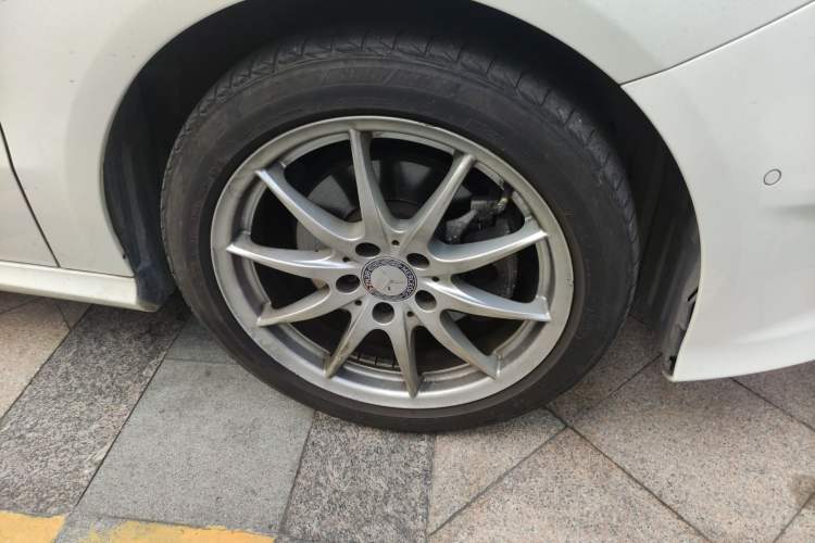 Used Mercedes-Benz B-Class 2015 B 200 Sport Edition Right Front Wheel Hub