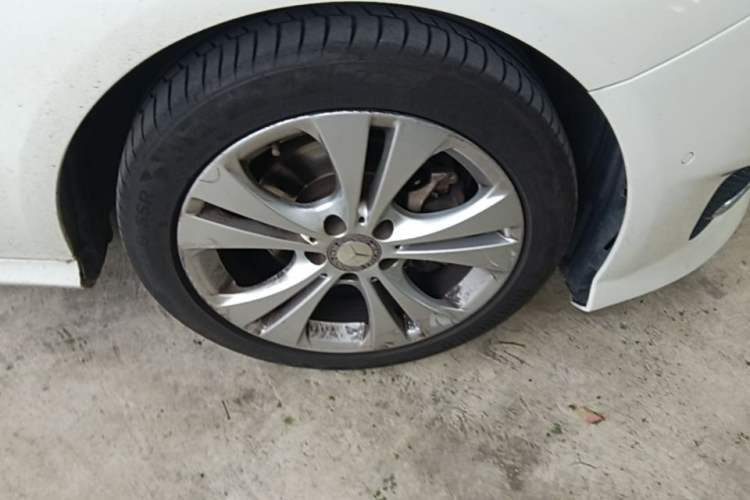 Used Mercedes-Benz B-Class 2015 B 200 Sport Edition Right Front Wheel Hub