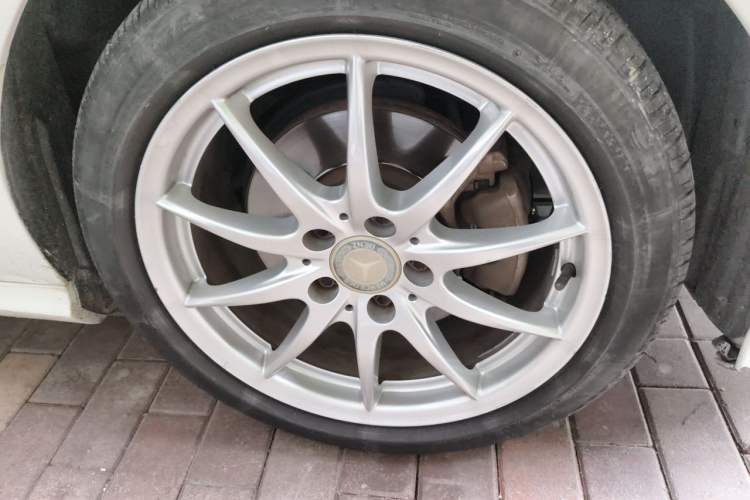 Used Mercedes-Benz B-Class 2015 B 200 Sport Edition Right Front Wheel Hub