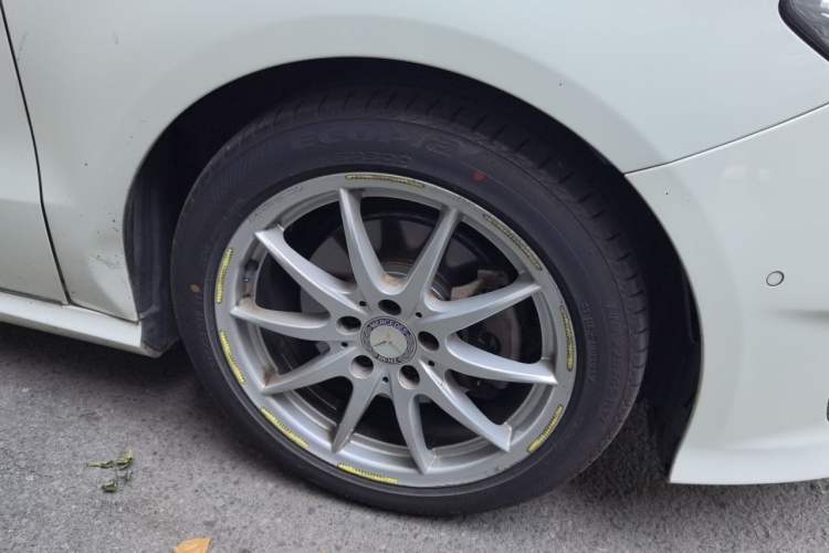 Used Mercedes-Benz B-Class 2015 B 200 Sport Edition Right Front Wheel Hub