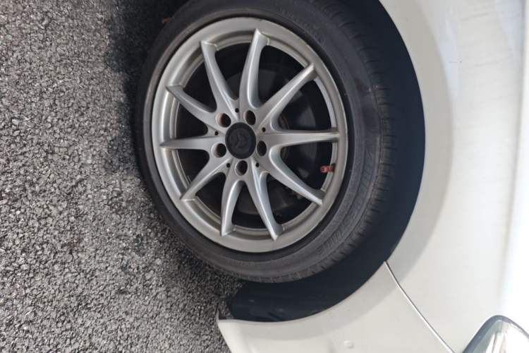 Used Mercedes-Benz B-Class 2015 B 200 Sport Edition Right Front Wheel Hub
