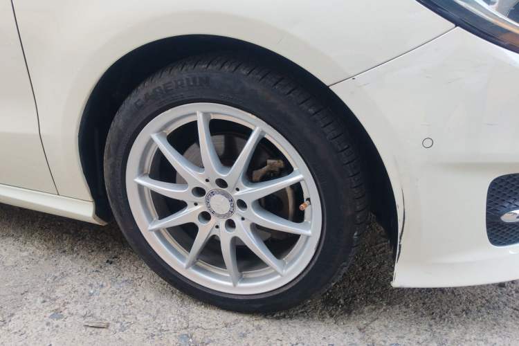 Used Mercedes-Benz B-Class 2015 B 200 Sport Edition Right Front Wheel Hub