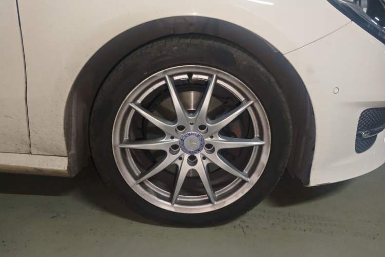 Used Mercedes-Benz B-Class 2015 B 200 Sport Edition Right Front Wheel Hub