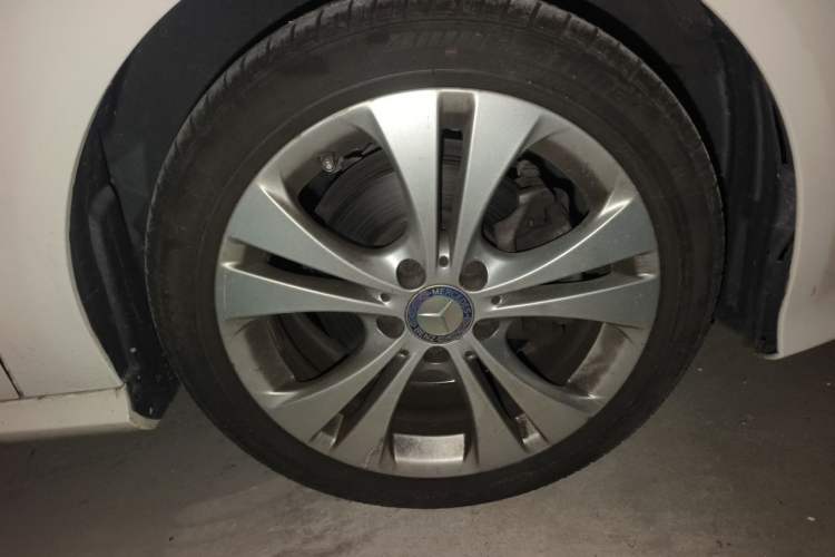 Used Mercedes-Benz B-Class 2015 B 200 Sport Edition Right Front Wheel Hub