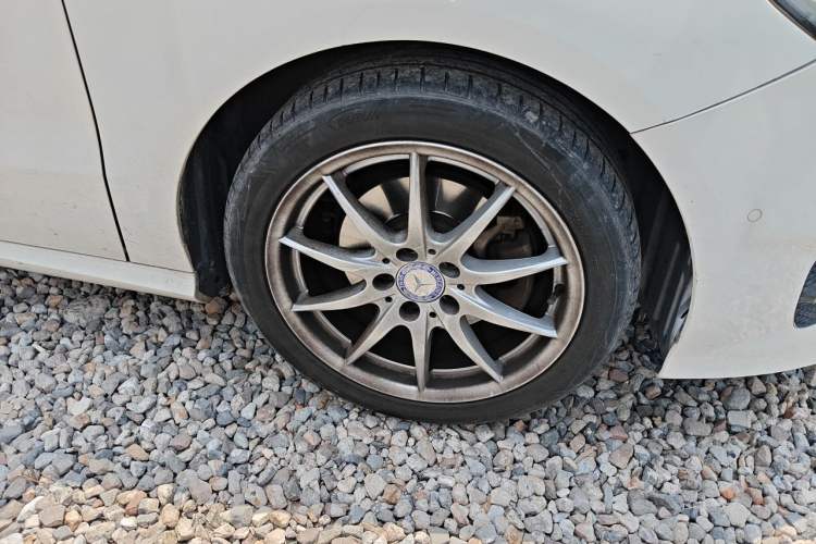 Used Mercedes-Benz B-Class 2015 B 200 Sport Edition Right Front Wheel Hub