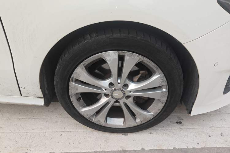 Used Mercedes-Benz B-Class 2015 B 200 Fashion Model Right Front Wheel Hub