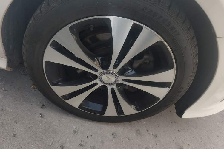 Used Mercedes-Benz B-Class 2015 B 200 Fashion Model Right Front Wheel Hub