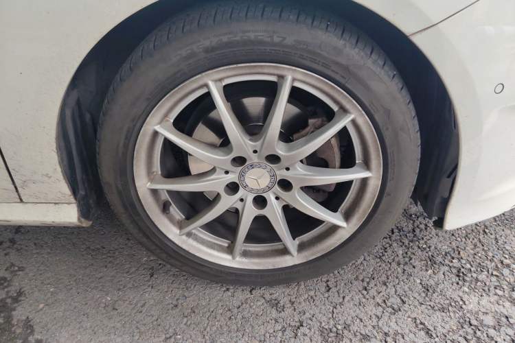Used Mercedes-Benz B-Class 2015 B 200 Sport Edition Right Front Wheel Hub