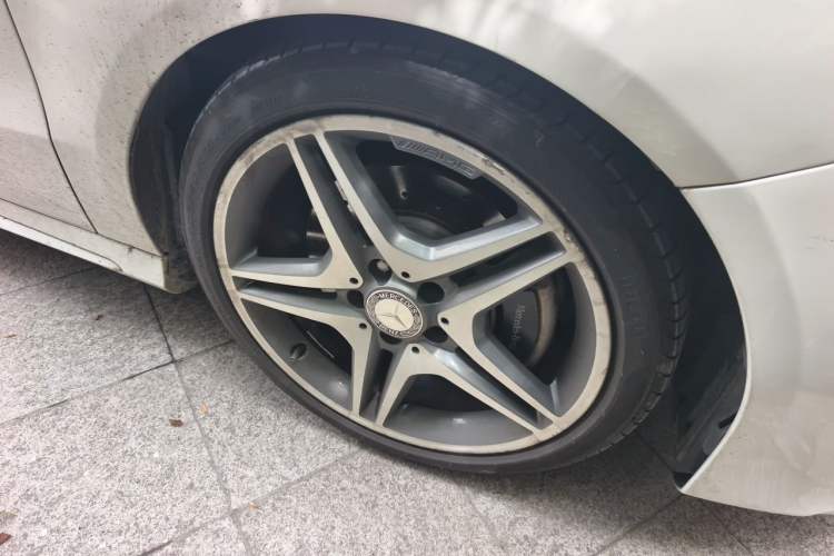 Used Mercedes-Benz B-Class 2015 B 260 Sport Edition Right Front Wheel Hub