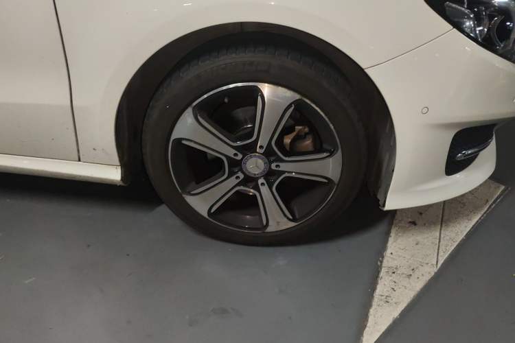 Used Mercedes-Benz B-Class 2015 B 200 Fashion Model Right Front Wheel Hub