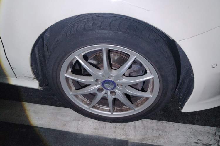 Used Mercedes-Benz B-Class 2015 B 200 Sport Edition Right Front Wheel Hub