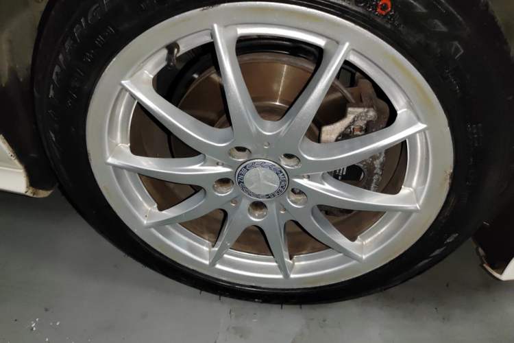 Used Mercedes-Benz B-Class 2015 B 200 Sport Edition Right Front Wheel Hub