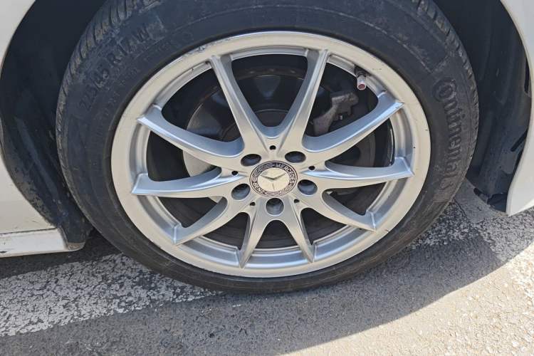 Used Mercedes-Benz B-Class 2015 B 200 Sport Edition Right Front Wheel Hub