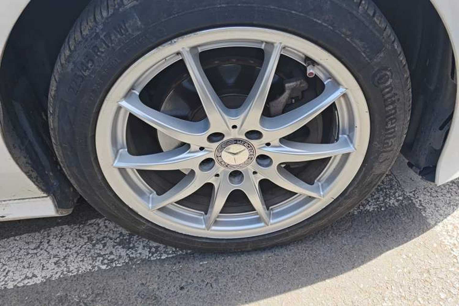 Used Mercedes-Benz B-Class 2015 B 200 Sport Edition Right Front Wheel Hub