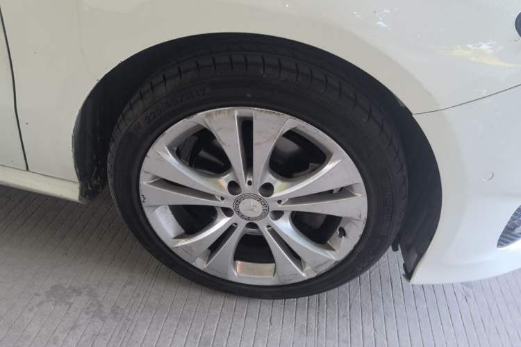 Used Mercedes-Benz B-Class 2015 B 200 Fashion Model Right Front Wheel Hub