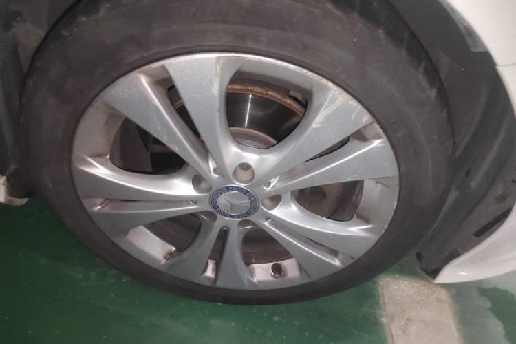 Used Mercedes-Benz B-Class 2015 B 200 Sport Edition Right Front Wheel Hub