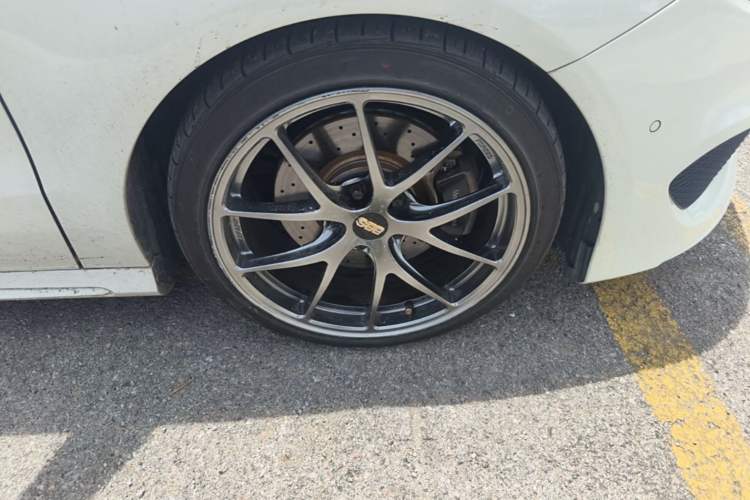 Used Mercedes-Benz B-Class 2015 B 260 Sport Edition Right Front Wheel Hub