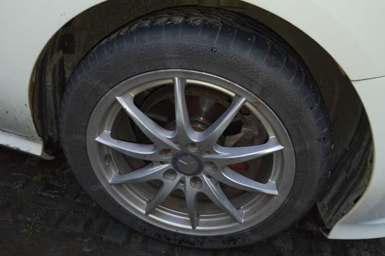 Used Mercedes-Benz B-Class 2015 B 200 Sport Edition Right Front Wheel Hub