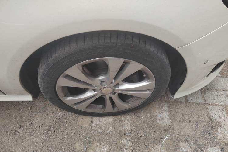 Used Mercedes-Benz B-Class 2015 B 200 Sport Edition Right Front Wheel Hub