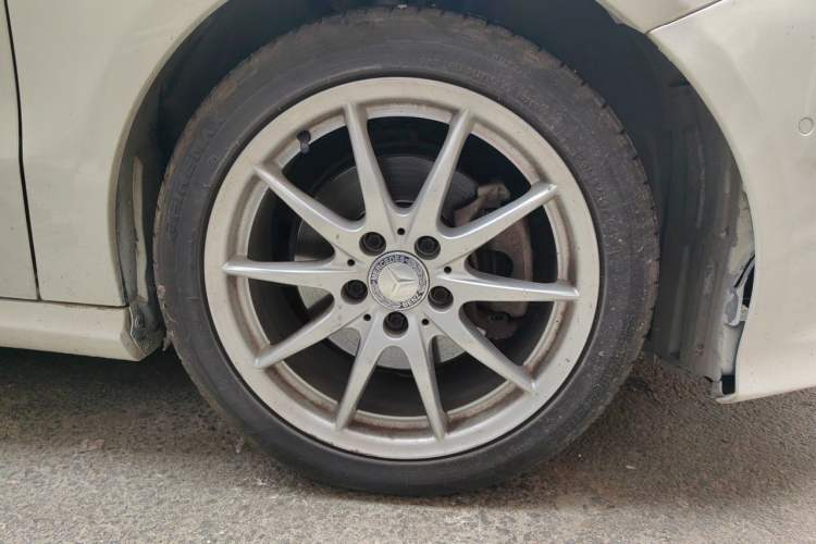 Used Mercedes-Benz B-Class 2015 B 200 Sport Edition Right Front Wheel Hub