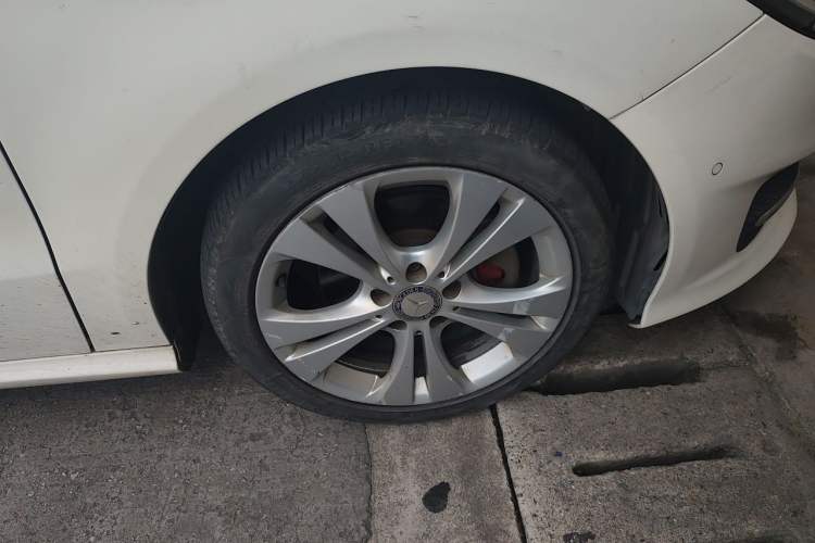 Used Mercedes-Benz B-Class 2015 B 200 Sport Edition Right Front Wheel Hub