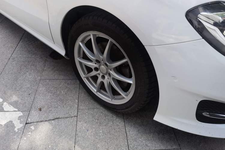 Used Mercedes-Benz B-Class 2015 B 200 Fashion Model Right Front Wheel Hub
