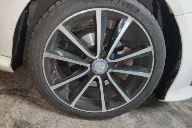 Used Mercedes-Benz B-Class 2015 B 200 Luxury Model Right Front Wheel Hub