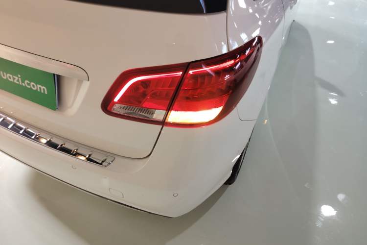 Used Mercedes-Benz B-Class 2015 B 200 Sport Edition Right Rear Taillight