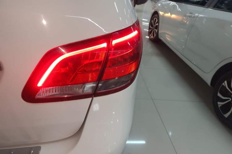 Used Mercedes-Benz B-Class 2015 B 200 Sport Edition Right Rear Taillight
