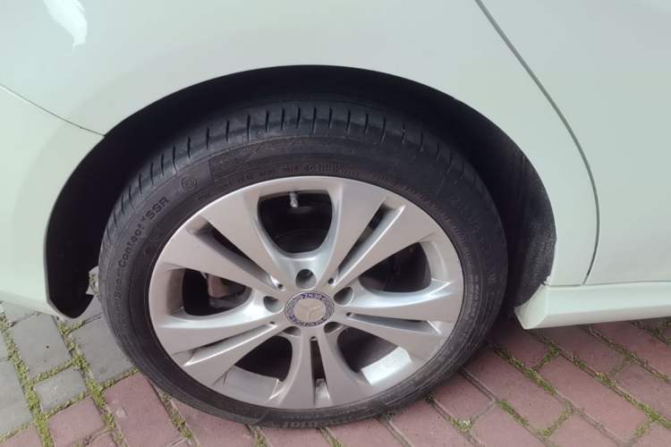 Used Mercedes-Benz B-Class 2015 B 200 Fashion Model Right Rear Wheel Hub