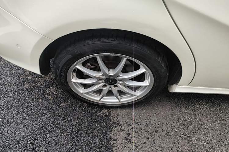 Used Mercedes-Benz B-Class 2015 B 200 Sport Edition Right Rear Wheel Hub