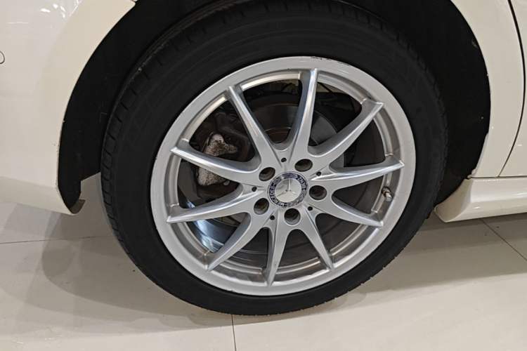 Used Mercedes-Benz B-Class 2015 B 200 Sport Edition Right Rear Wheel Hub