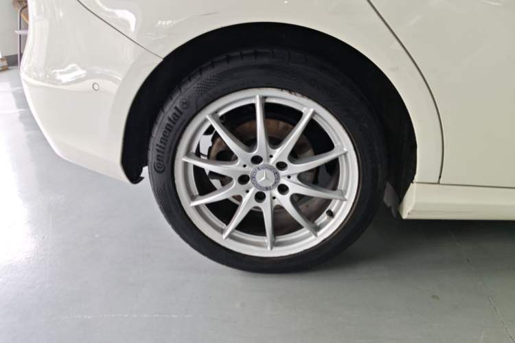 Used Mercedes-Benz B-Class 2015 B 200 Sport Edition Right Rear Wheel Hub