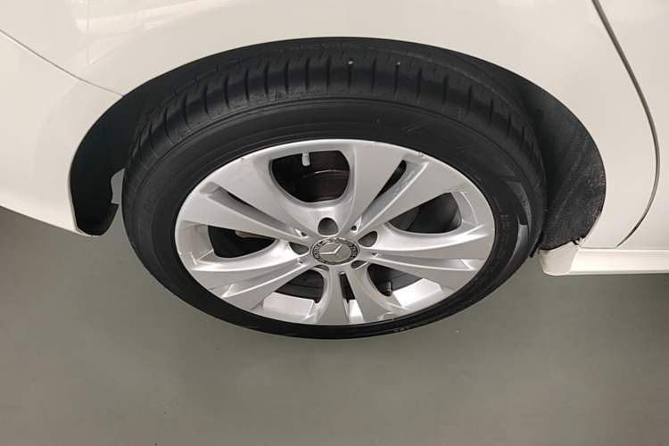 Used Mercedes-Benz B-Class 2015 B 200 Fashion Model Right Rear Wheel Hub