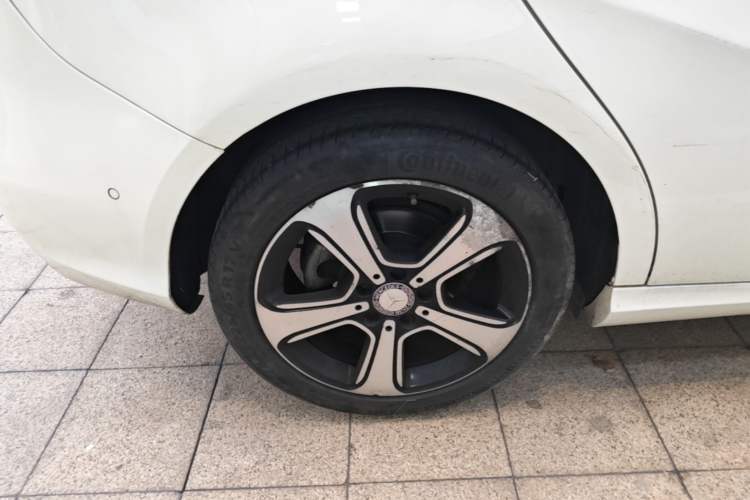 Used Mercedes-Benz B-Class 2015 B 200 Fashion Model Right Rear Wheel Hub