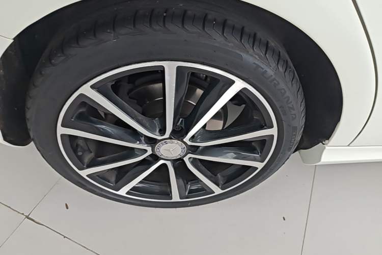 Used Mercedes-Benz B-Class 2015 B 200 Luxury Model Right Rear Wheel Hub