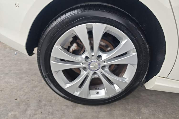 Used Mercedes-Benz B-Class 2015 B 200 Sport Edition Right Rear Wheel Hub
