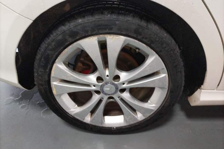 Used Mercedes-Benz B-Class 2015 B 200 Sport Edition Right Rear Wheel Hub