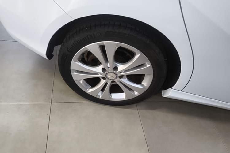 Used Mercedes-Benz B-Class 2015 B 200 Fashion Model Right Rear Wheel Hub